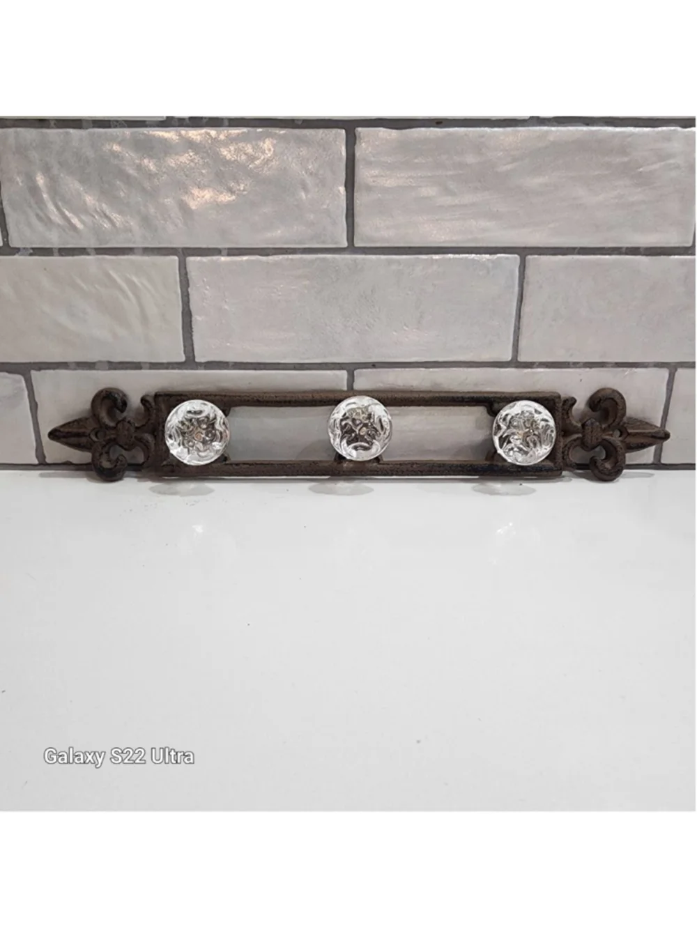 Cast Iron Fleur-de-lis wall mount with 3 crystal looking knobs 15.5”
